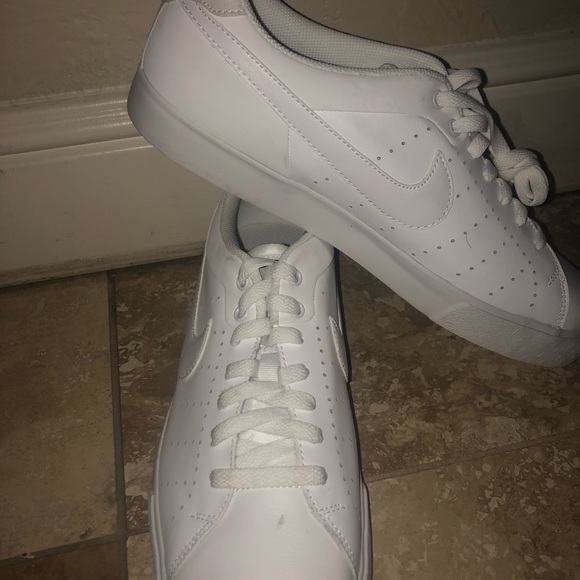 White nike in perfect condition - Picture 1 of 3